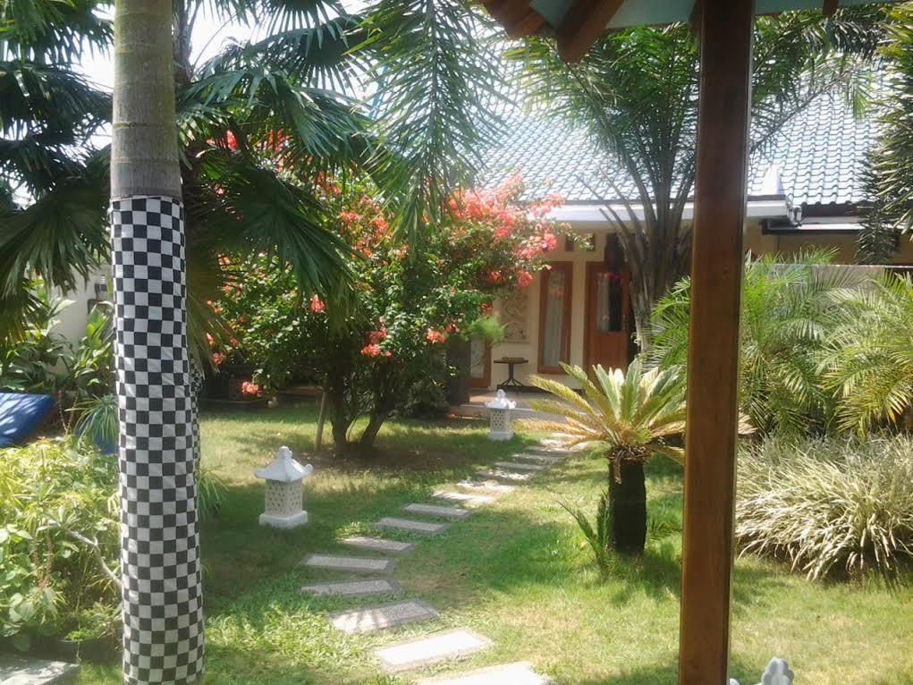 Rosseno Villa Γιογκιακάρτα Εξωτερικό φωτογραφία